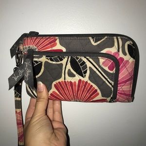 vera bradley wristlet